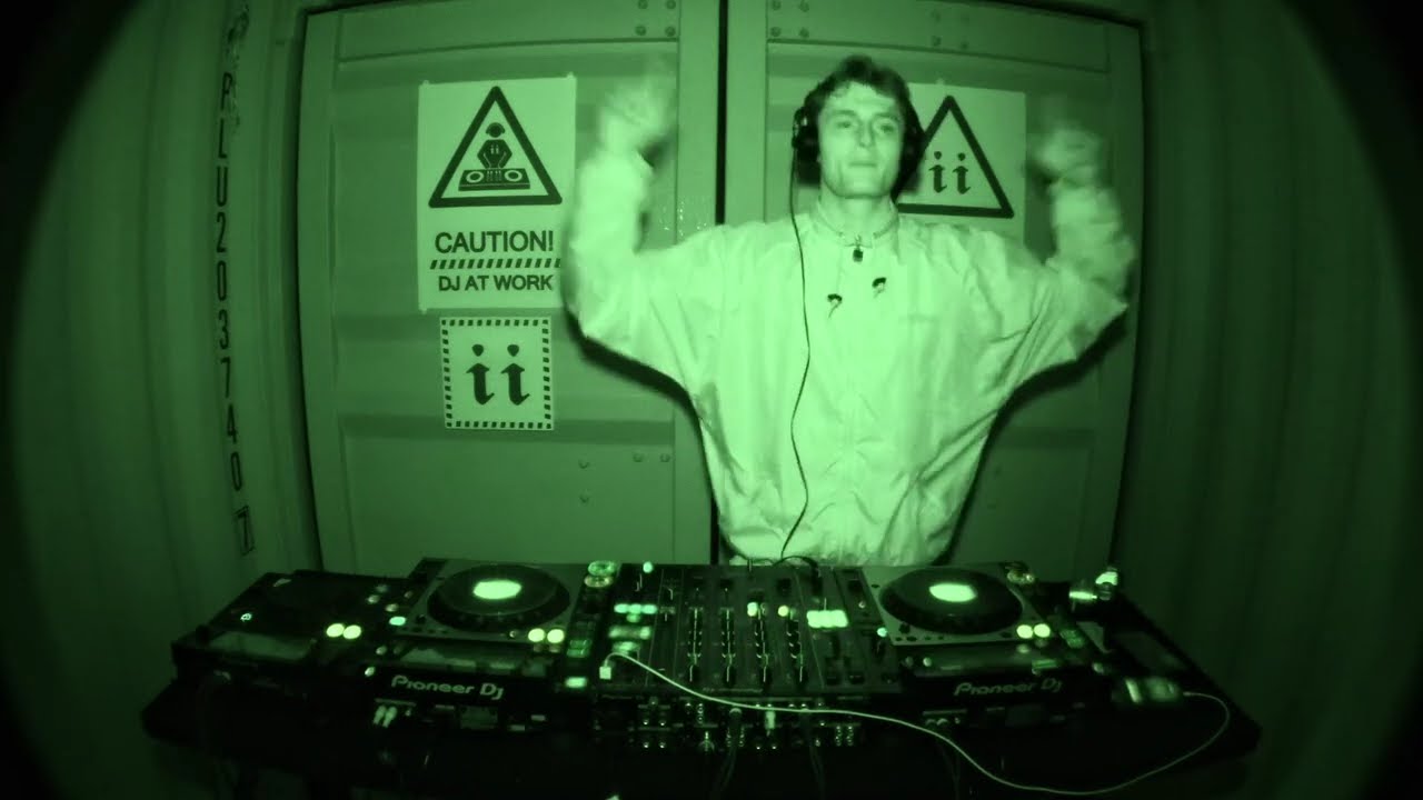 CANT CONTAiiN 011 - HACKETT