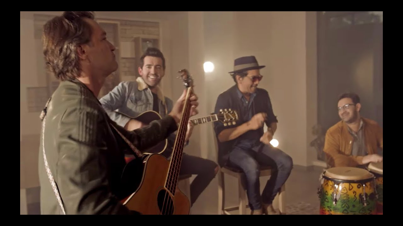Bacilos y Alejandro Gonz&aacute;lez - Carta a Cupido (Video Oficial)