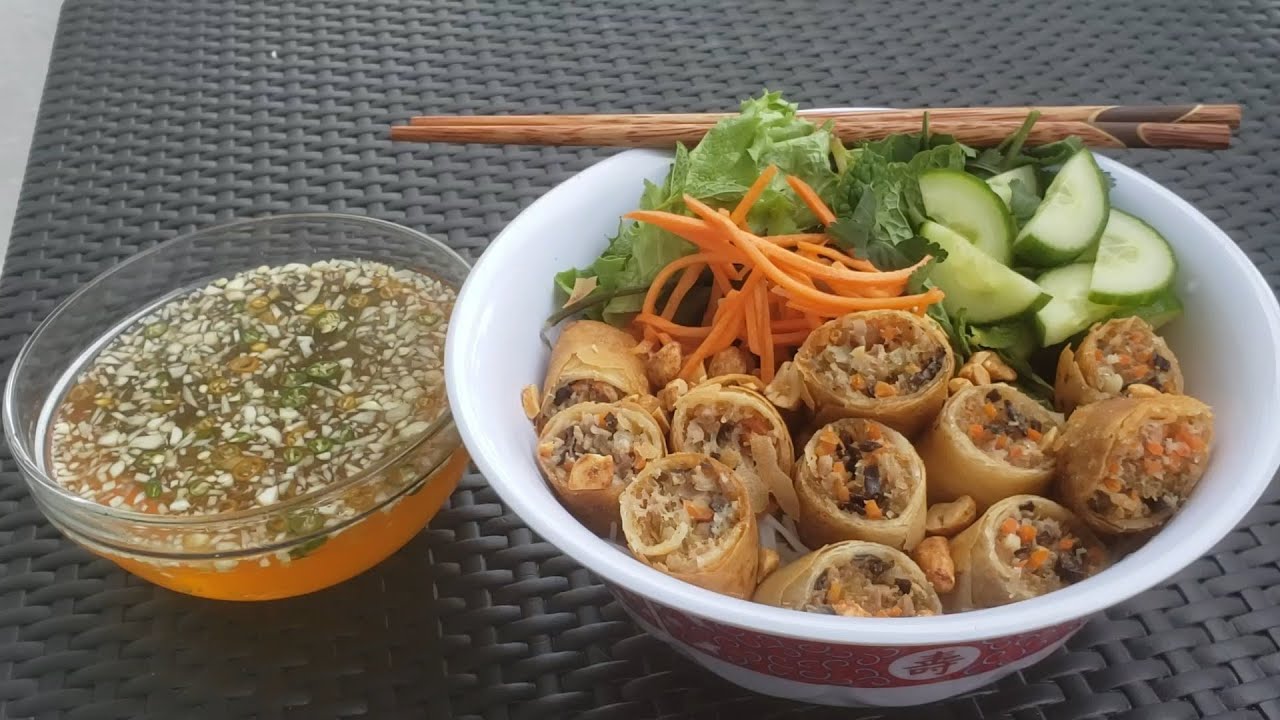 Рецепт вьетнамского яичного рулета для вкуснейшей лапши «Бун Ча Джо»