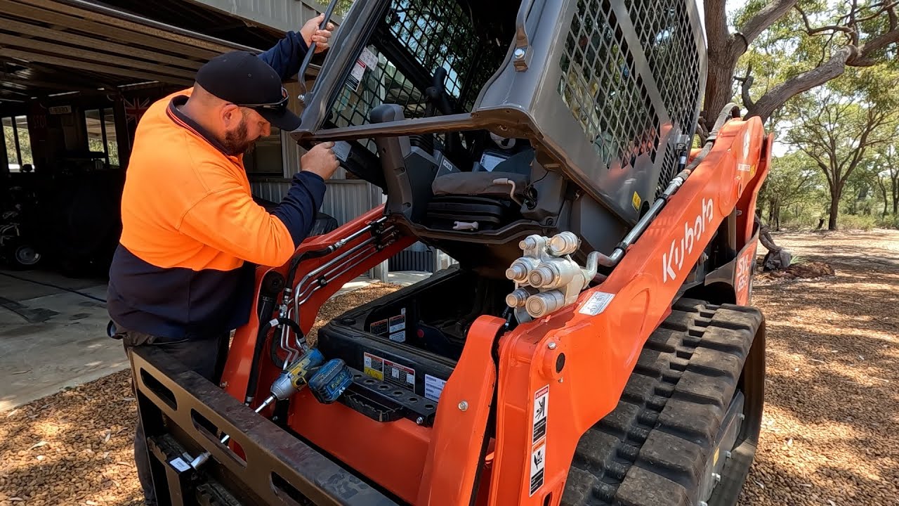 Первое обслуживание Kubota SVL 65-2 (50 ч)