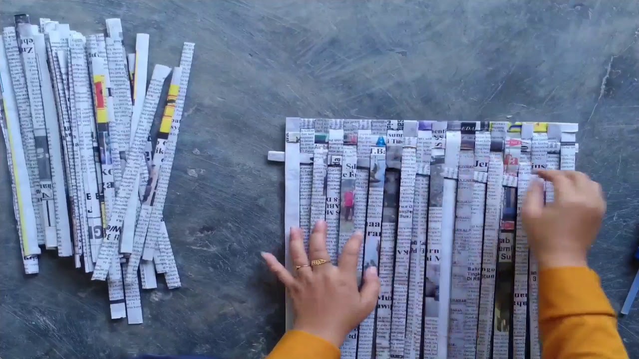 Anyaman tas dari bahan koran