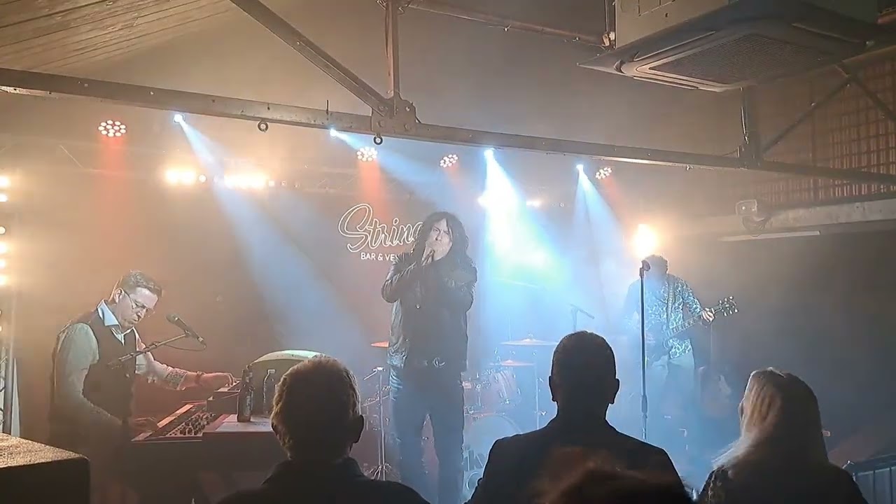 Doors Rising break on through at Strings, isle of wight