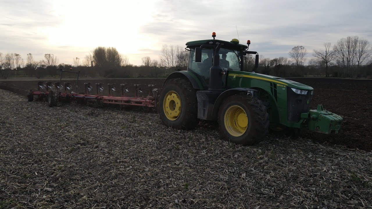 600ha de labour/an pour ce magnifique ensemble | John Deere 8400r & Grégoire Besson 10 corps