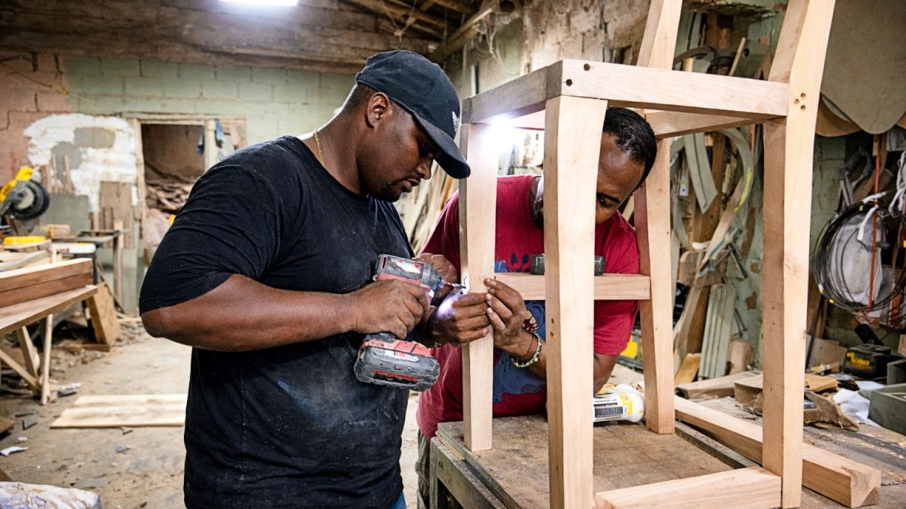 Haz Este Taburete Moderno con Madera – Fácil y Profesional