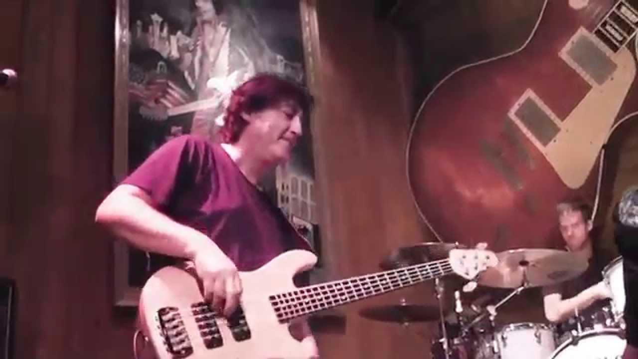 Alan Thomson / Martin Barre Band: Bass-Solo - A New Day Yesterday - Blues Garage - 25.10.2014
