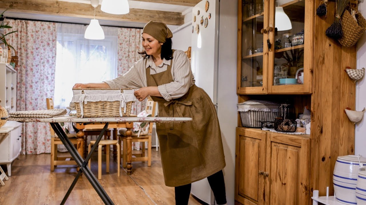 The Joy of Slow Life: Crafting Aprons, Growing Gardens & Cooking with Love