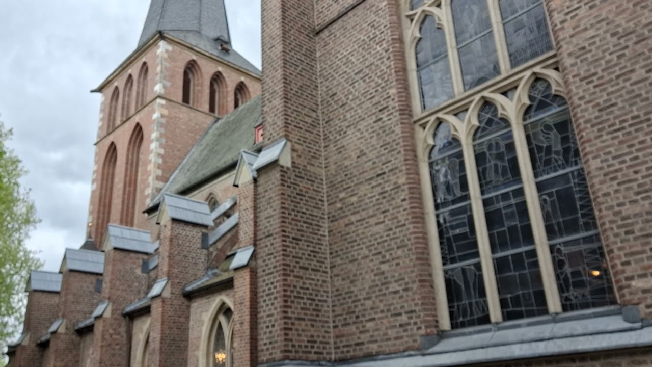 Das Festgel&auml;ut der Stadtpfarrkirche St Margareta zu Br&uuml;hl (NRW)