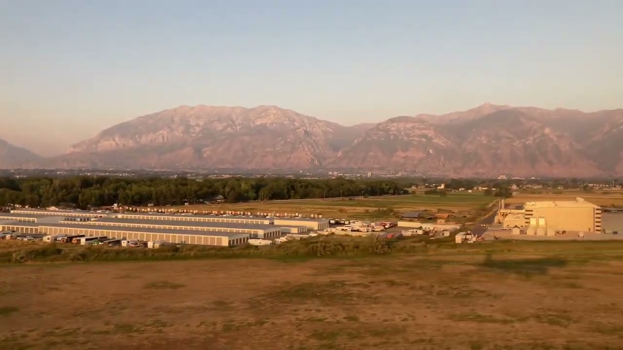 Breeze Airways Approach Into PVU Provo Municipal Airport Over Utah Lake