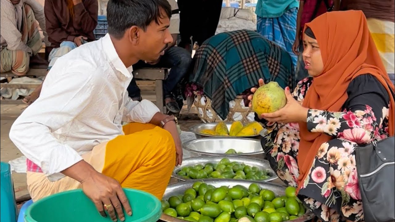 লেবু কিনতে গিয়ে মহিলা কামডা করলো কী....!