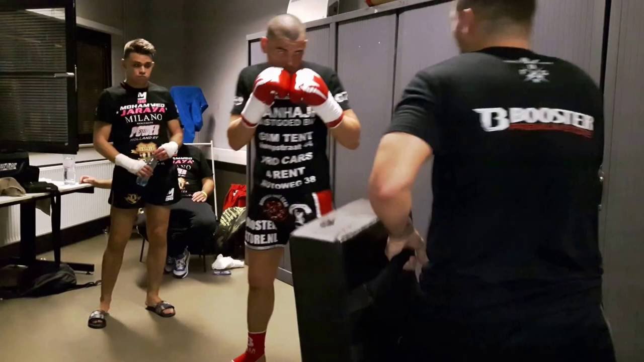 Mohammed Jaraya & Ibrahim El Boustati warming up backstage