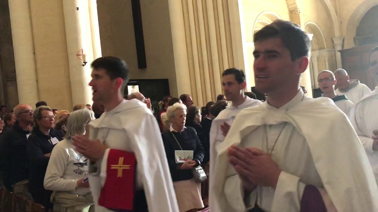 Procession du clergé Pèlerinage de Chartres 2019