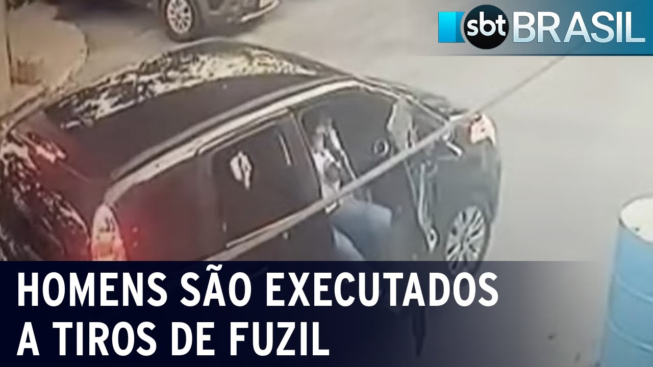 Homens s&atilde;o executados a tiros de fuzil em bar | SBT Brasil (26/05/22)