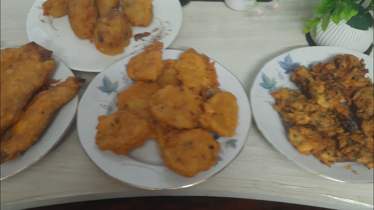 সহজভাবে বেসনে আলুর চপ ,বেগুনি, পেঁয়াজের পাকোড়া, ডিম চপ Nanumoni's Kitchen