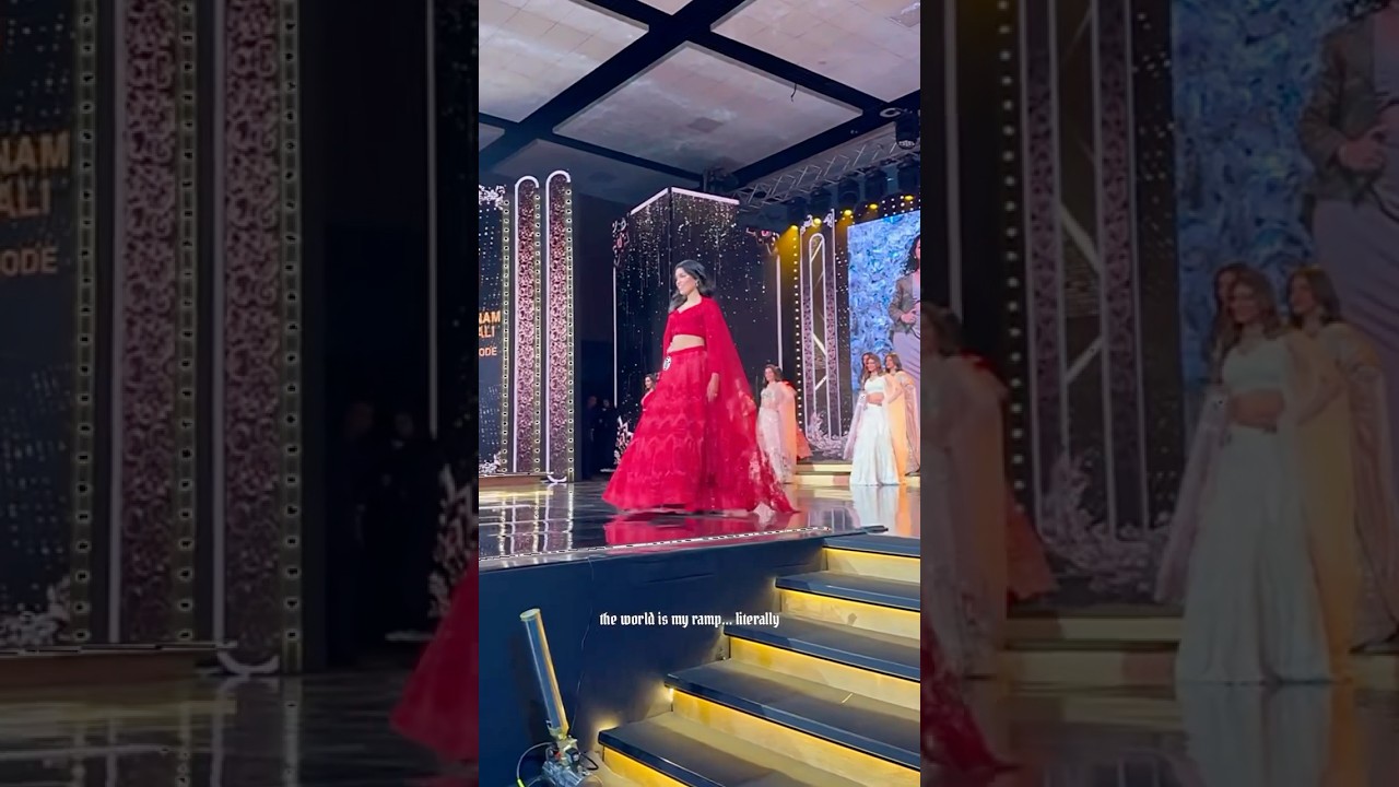 ramp walk🔥 #indianmodel #fashion #model #rampwalk #fashionshow #traditionalwear  #catwalk #lehanga