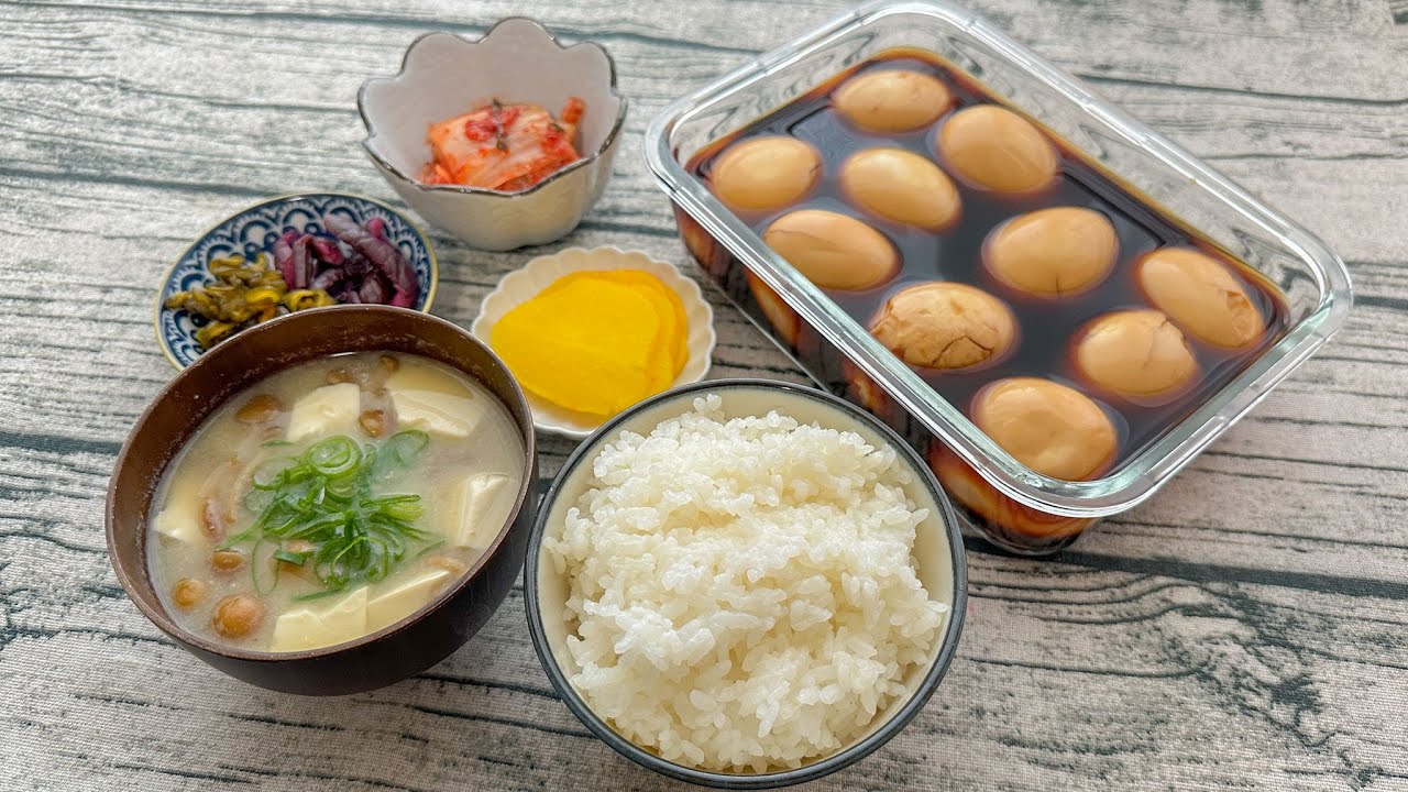 深夜1時に食べる至高の夜食【煮玉子、なめこ味噌汁、たくあん、柴漬け、ご飯】