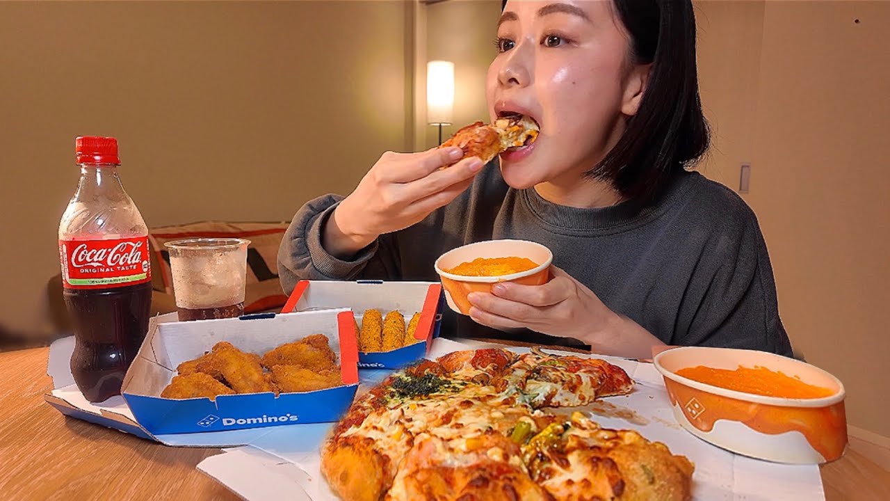 【ASMR】深夜にひとりでピザを食べる[咀嚼音/EatingSounds/Mukbang/먹방]