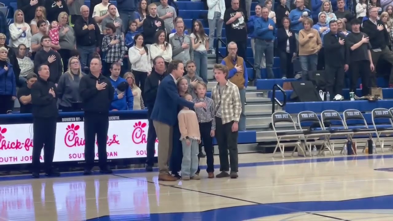 Despain&rsquo;s Sing National anthem