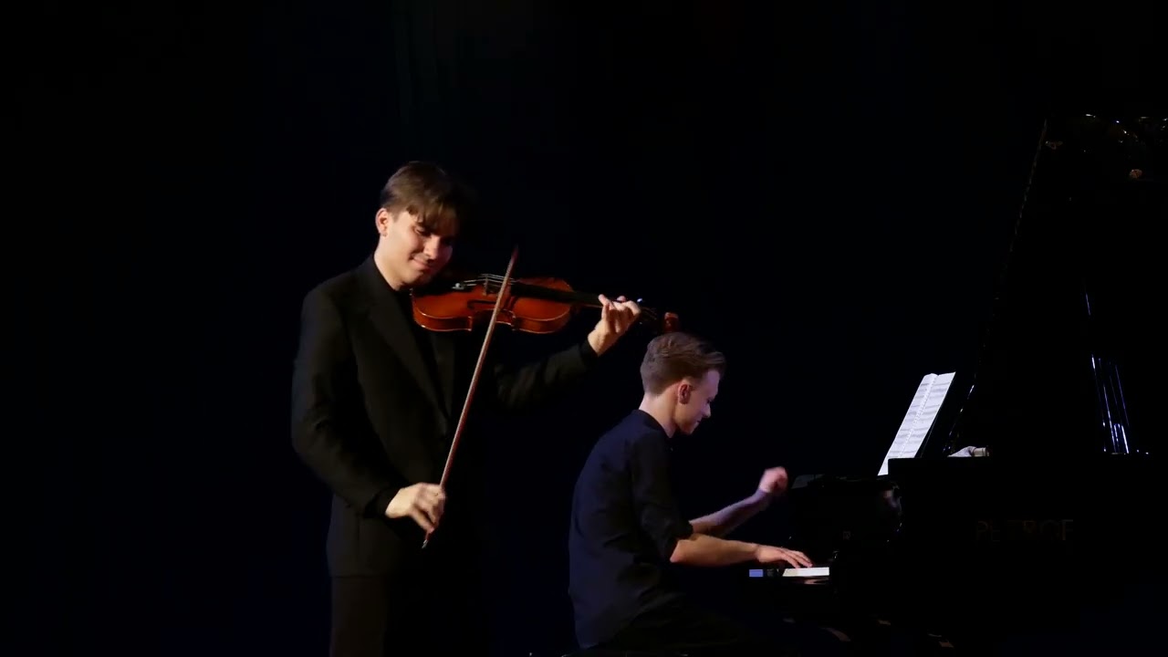 Венявський Генрик.