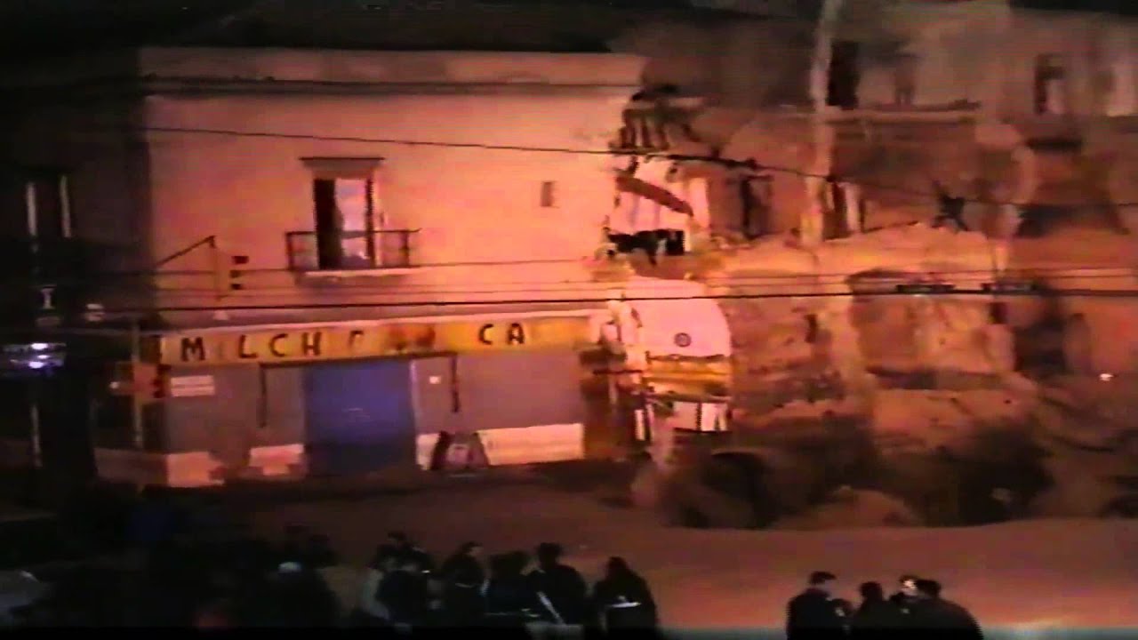 ESPLOSIONE sul QUADRIVIO di SECONDIGLIANO (NAPOLI)