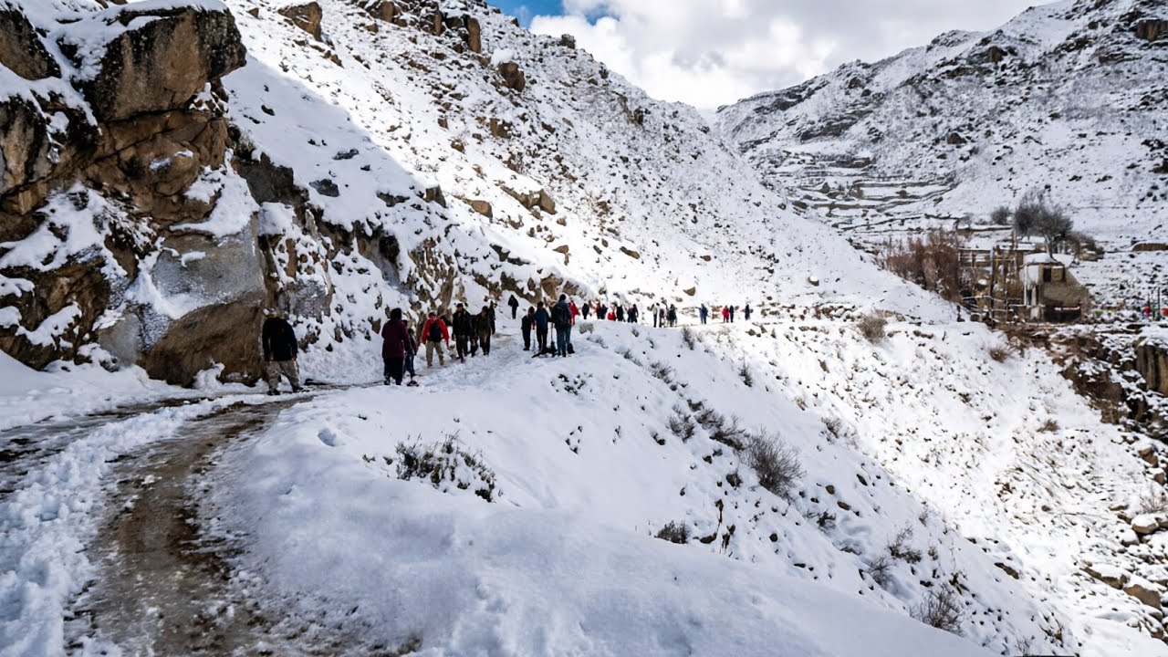 Susum Karimabad Road Clear By local People Of Chitral | Goverment Silence