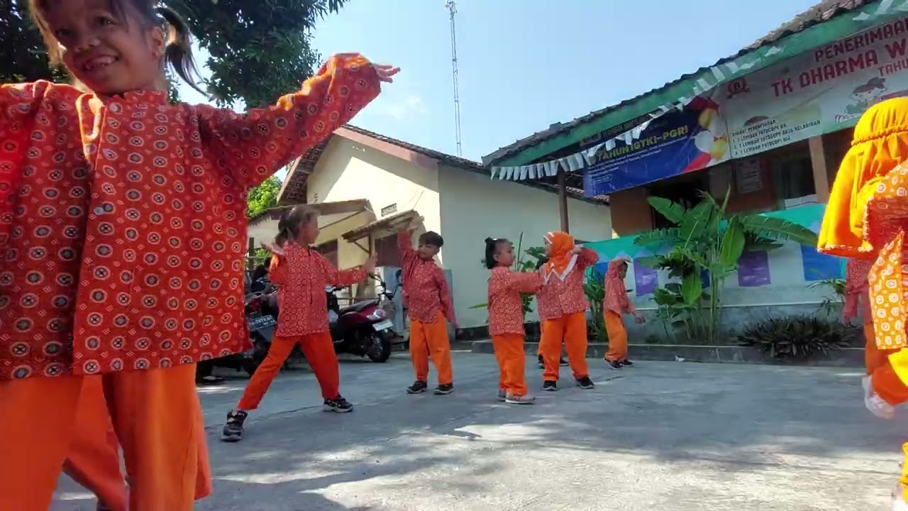 Senam anak indonesia hebat TK Dharma Wanita Kecamatan Blimbing