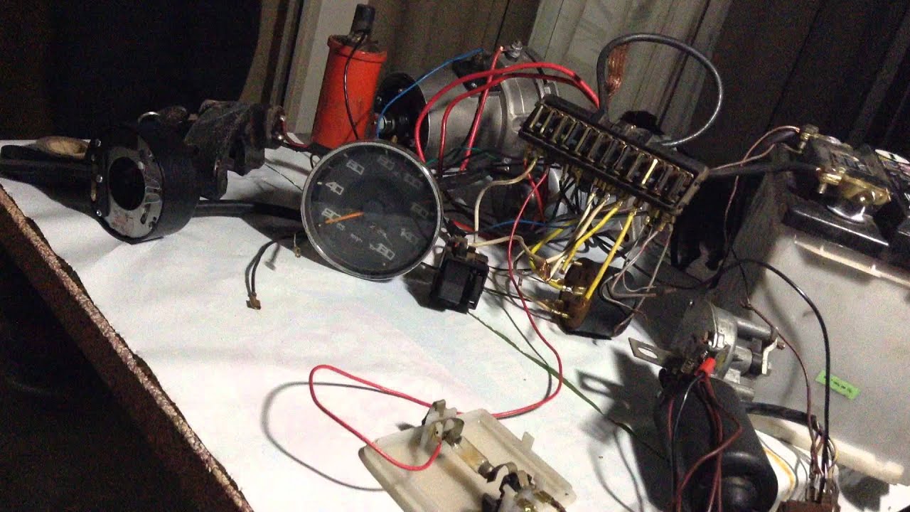 Como funciona a parte elétrica automotiva 9/20 luz do teto (cortesia ).