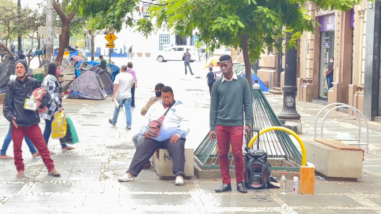O CANTOR LEANDRO SILVA CANTAR 🎤 ESCUDO NO CENTRO DA MAIOR CIDADE DO PAÍS CONFIRA