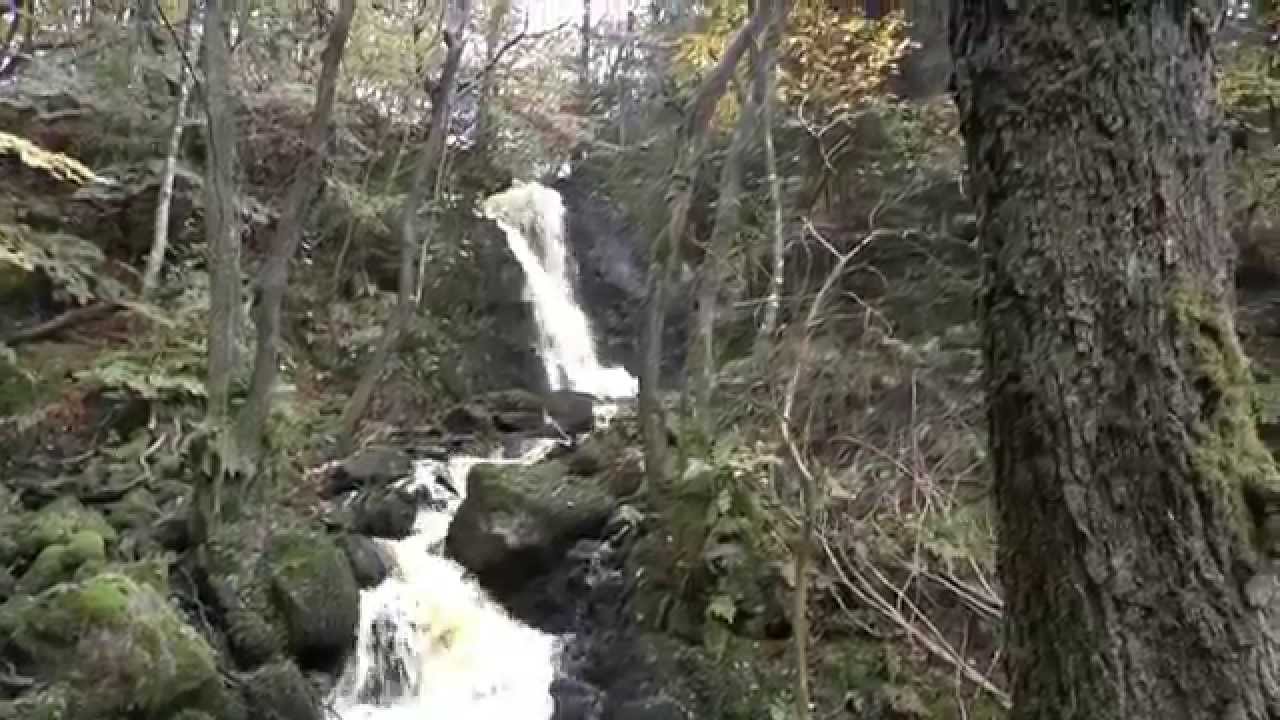 Hälleforsen som är ett vattenfall beläget vid Hasslöv på Hallandsåsen nordsluttning.