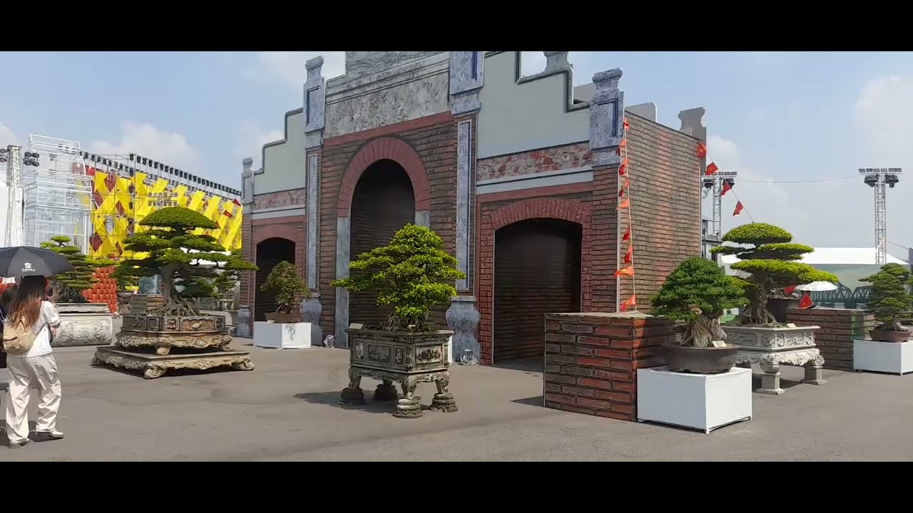 Toàn cảnh khu trưng bày cây cảnh nghệ thuật tại triển lãm quốc gia Đông Anh  Hà Nội. 