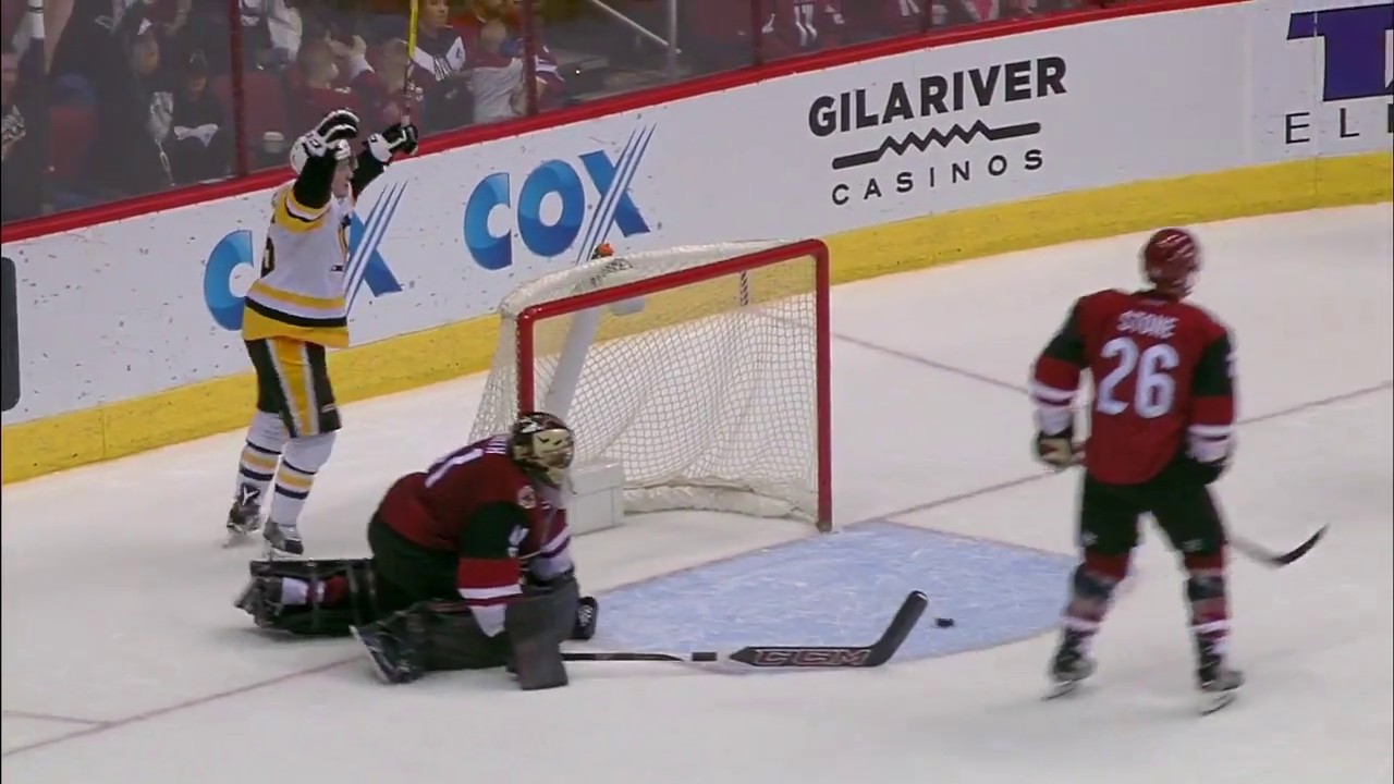 Gotta See It: Smith misplays the puck on many levels, gives Penguins easy goal