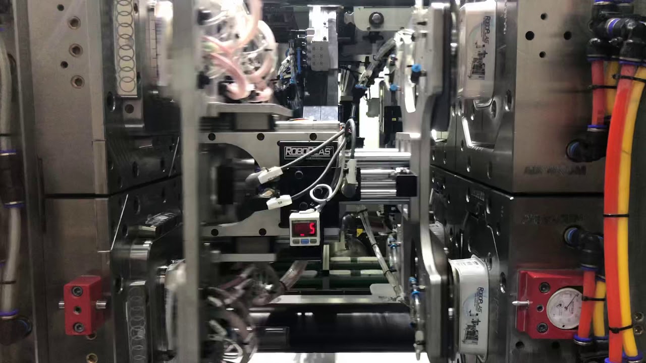 K 2019 Roboplas IML Robot, boxing unit