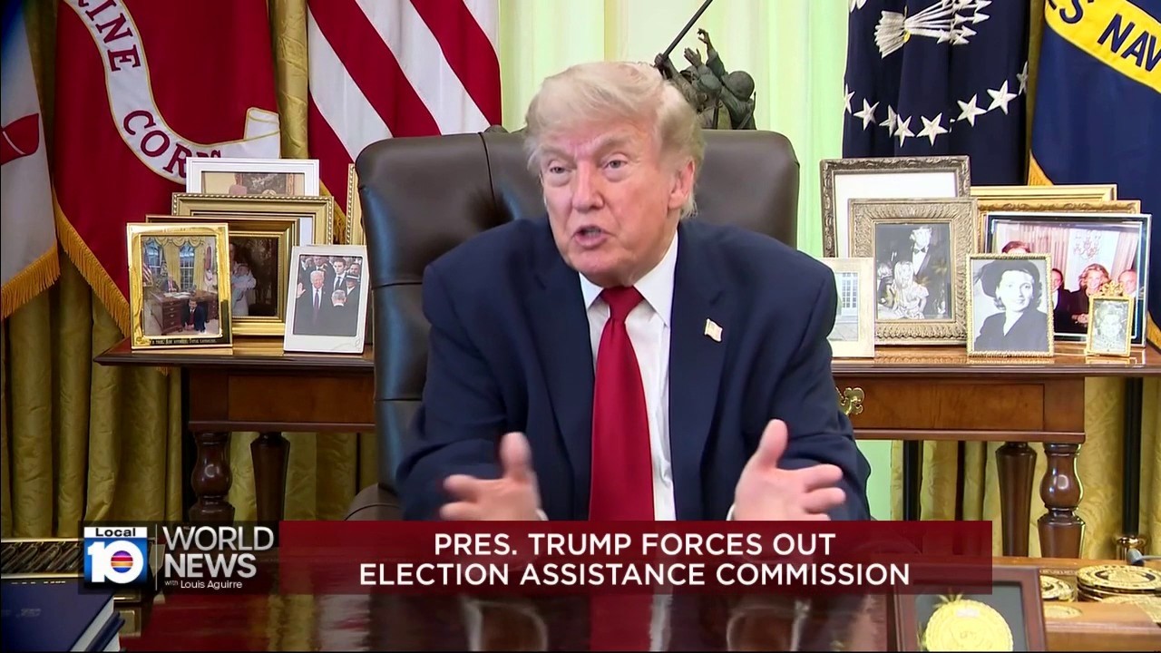 Дональд Трамп увольняет членов избирательной комиссии в рамках новой попытки изменить процесс гол...