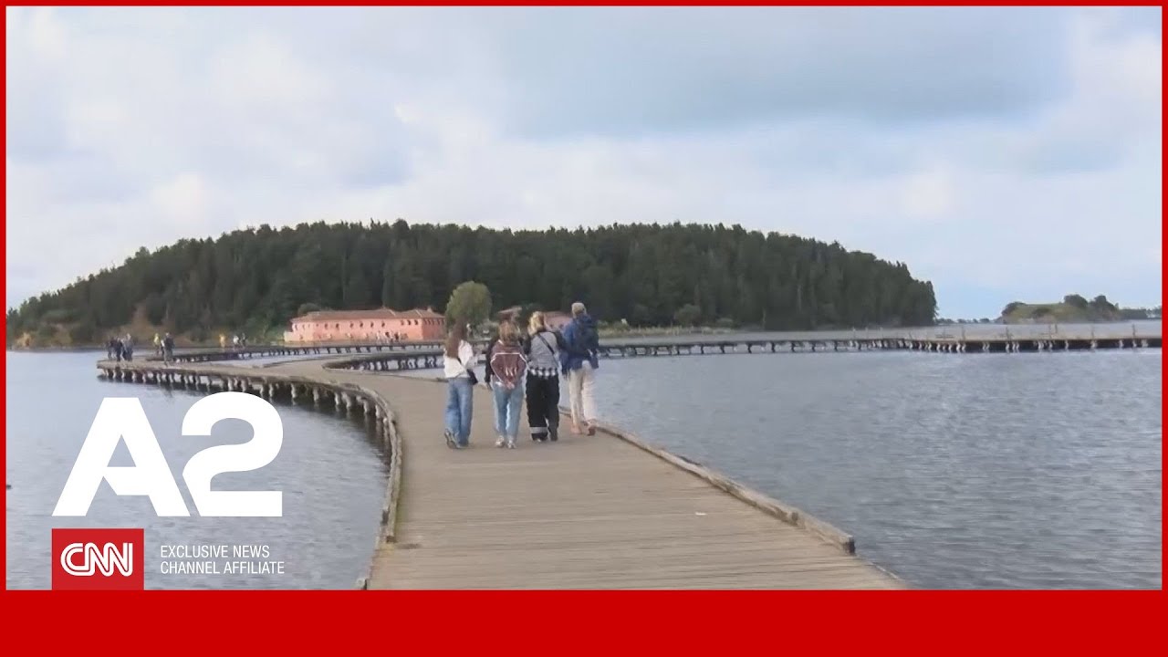 Turistët zbarkojnë në Vlorë: Qyteti është totalisht i ri për ne