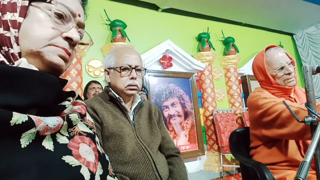 দিঘাতে হরবোলা মন্দিরে মহাপূজা সন্মেলনে সকালে র প্রার্থনা ডঃ গোপাল ক্ষেত্রী ও সবাই।