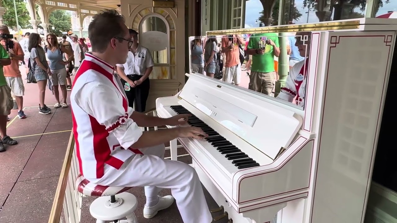 Disney Piano Player Grayson Smith at Casey’s Corner in Magic Kingdom