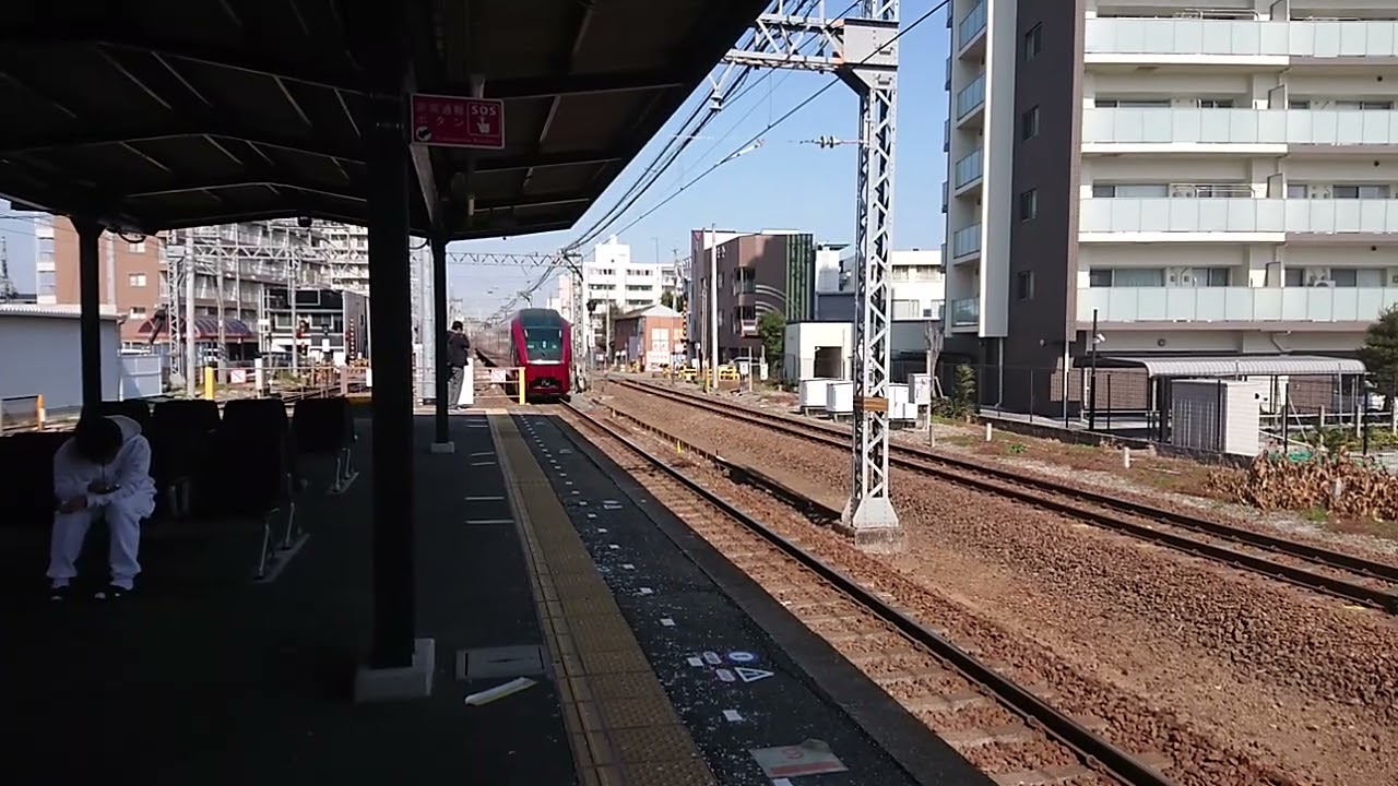近鉄 津新町駅通過 近鉄80000系 8両編成の大阪難波行き 特急ひのとり62列車