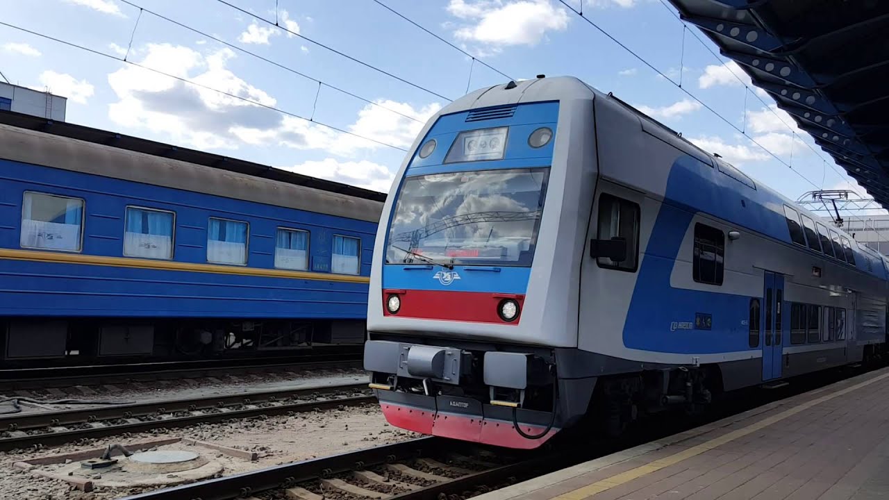 Електропоїзд EJ675-02 рейсом IC 786 