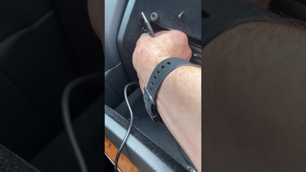 MERCEDES CLK W209 OR ANY VEHICLE WITH AUXILIARY IN AUDIO INTERFERENCE FIX AUKEY GROUND LOOP ISOLATOR