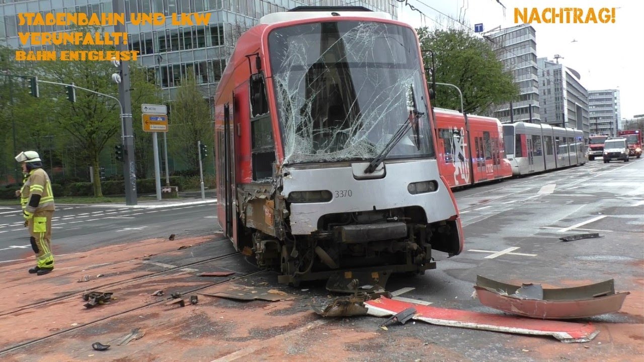 [Bahn Entgleist] 4 Verletze| Kollision zwischen LKW und Stra&szlig;enbahn! Feuerwehr D&uuml;sseldorf im Einsatz