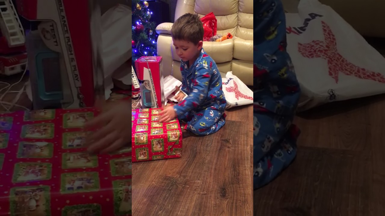 Robocar Poli, Huawei P9, 212 Sexy, Christmas Presents, Ambulance Lidl, opening Christmas presents