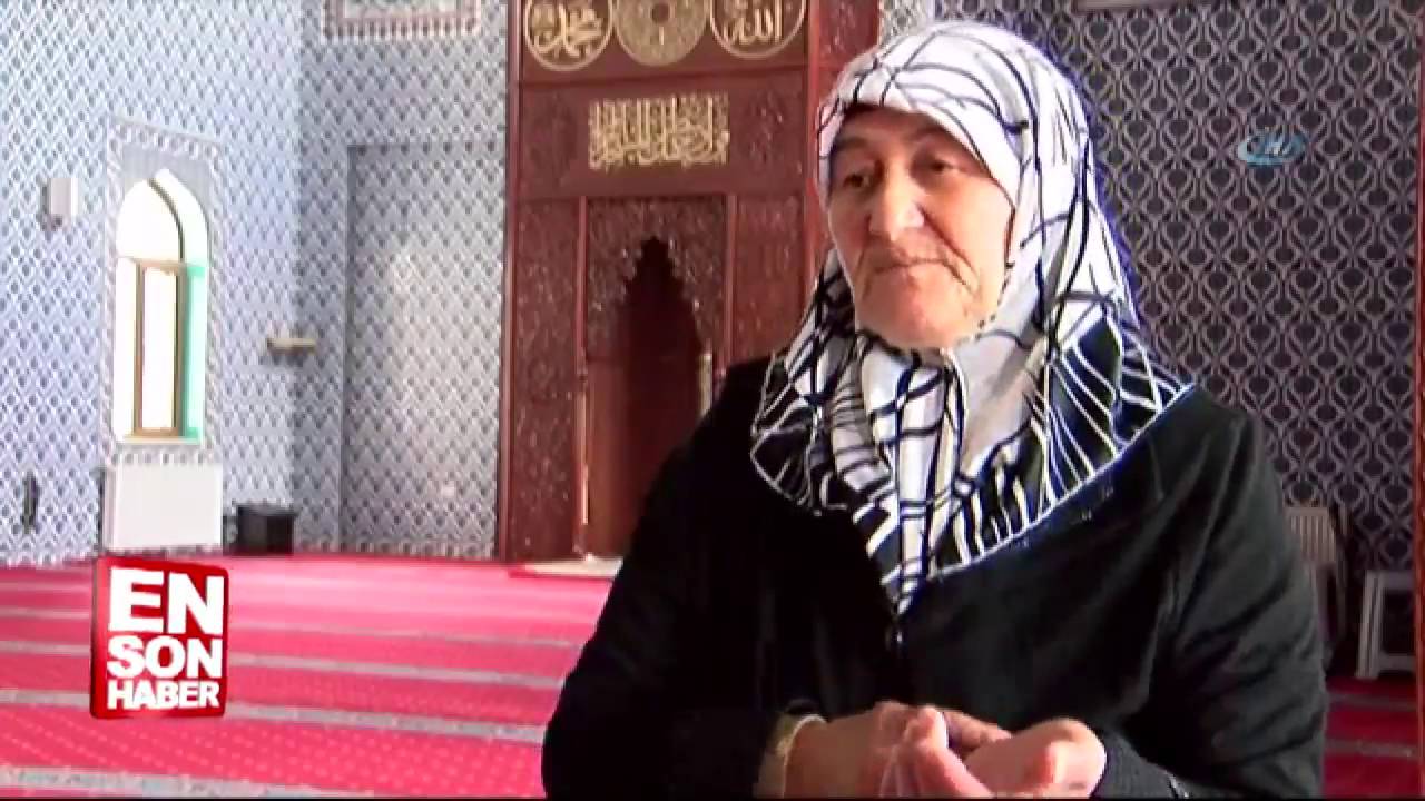 Yaşlı kadının elinde beliren Allah yazısı 2016-05-18