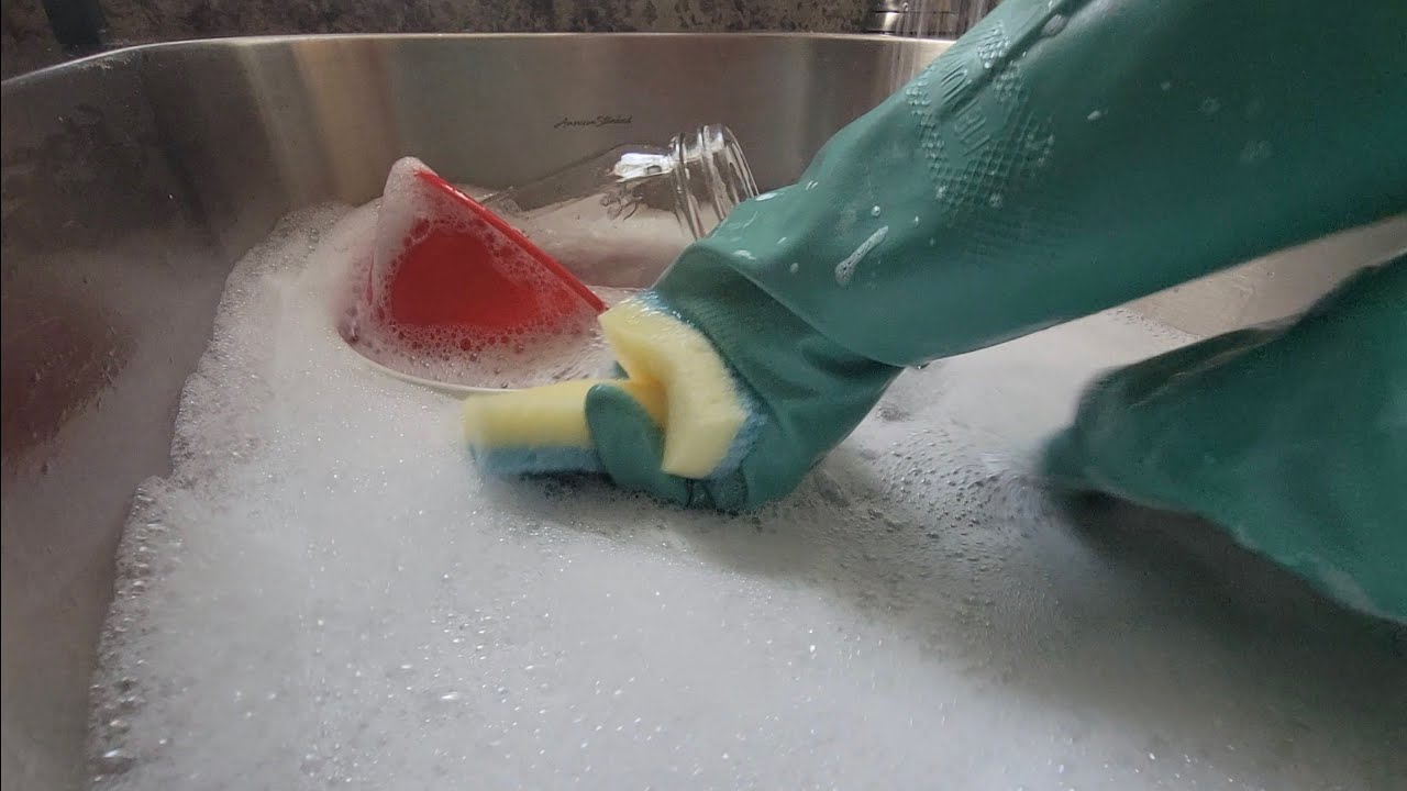 Dishwashing Pan Squeaky Clean With Rubber Gloves! 3/18/2022