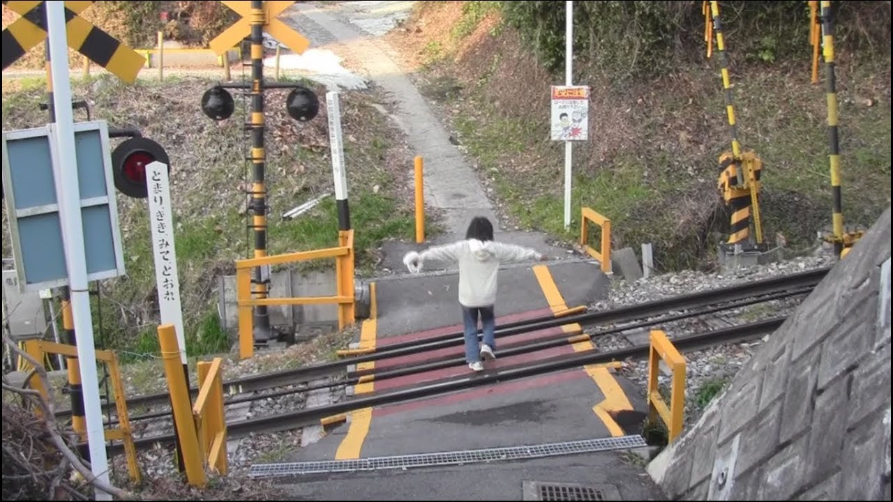 珍しいケーブルカーの踏切Funicular Crossing 1 Osaka/Japan.