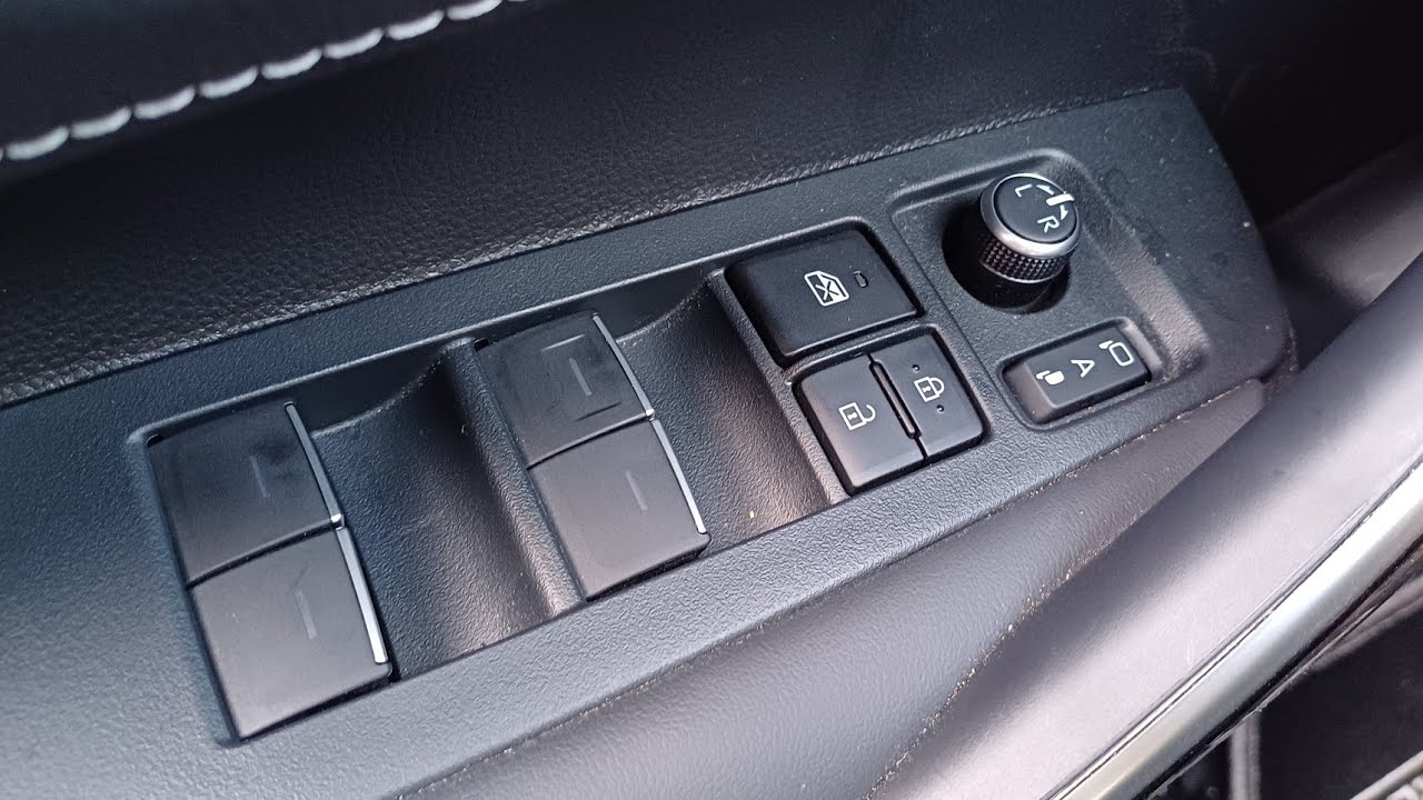 2025 Toyota Corolla 1.8 Hybrid Passion X-Pack e-CVT Cam ve Ayna Kumanda Düğmeleri İncelemesi