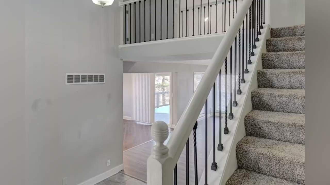 3915 SW Hidden Cove Circle, Lee's Summit, MO 64082