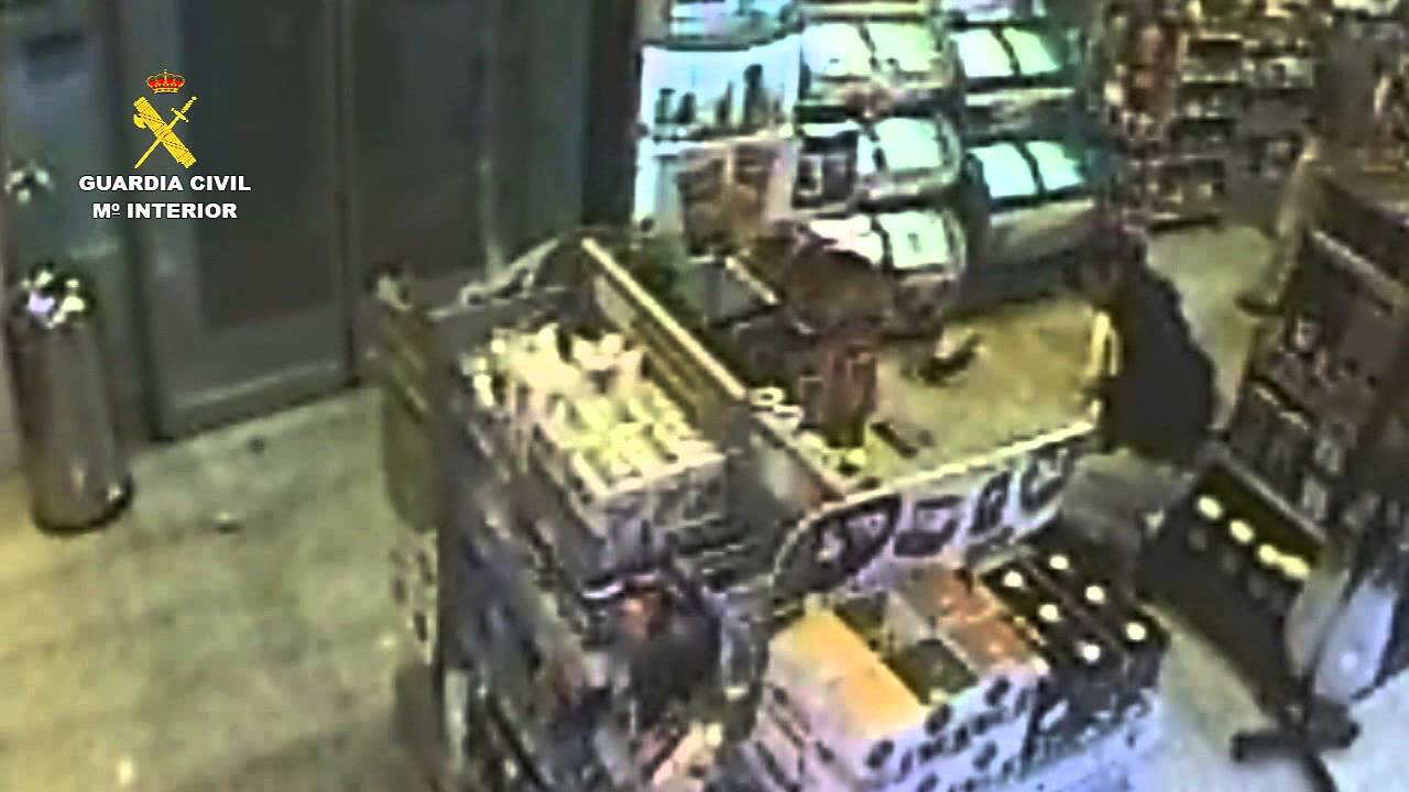 Detenido un peligroso atracador cuando asaltaba una gasolinera.Operaciones Guardia Civil