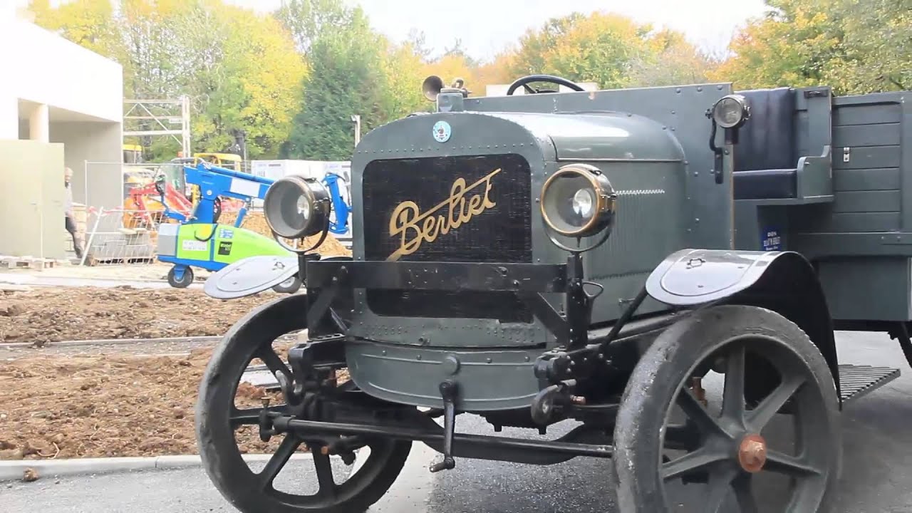 Arrivée des deux Berliet au mémorial de Verdun