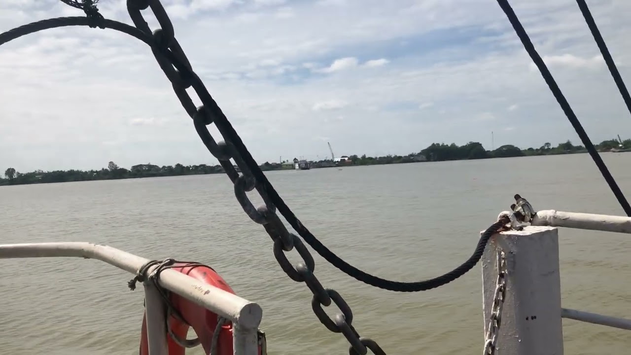 Đag qua phà Tân Lập Tay