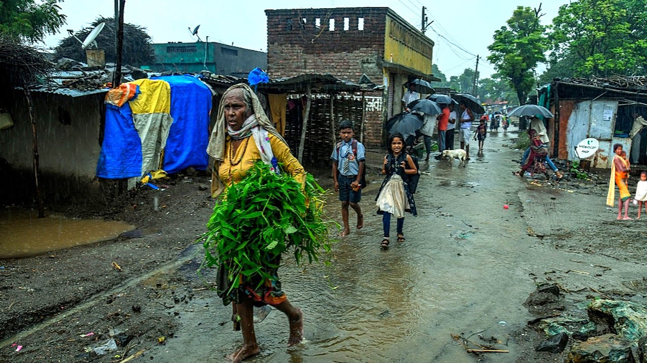 Life Of Poor People In Rainy Season | Natural Life In India Rural Uttar Pradesh  | Real Life India