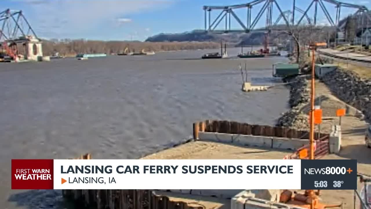 Паромная переправа Лансинга приостановила работу.